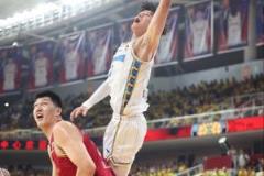 劉傳興賽后第一時(shí)間向曾凡博致歉并關(guān)心其傷情