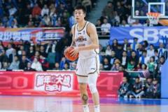 張鎮(zhèn)麟首節(jié)8分鐘高效貢獻6分 正負值+8驚艷表現(xiàn)