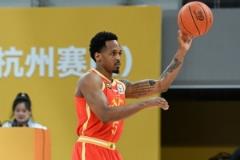 半場(chǎng)神勇！小巴里-布朗9投6中三分4中2砍下17分3助攻正負(fù)值+14