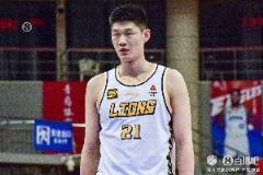 帶隊反超比分！胡金秋首節(jié)0出手次節(jié)6中4 半場10分4板