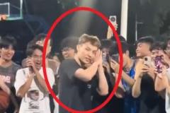 徐杰校園行單挑命中超遠(yuǎn)三分再秀“晚安安”慶祝