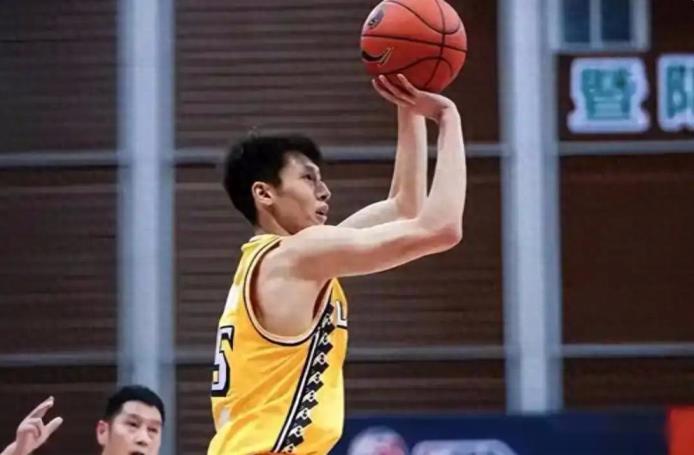 謝天謝地趙巖昊狀態(tài)回升！三分神準(zhǔn)轟17分，突破蓋帽亮眼終爆發(fā)！