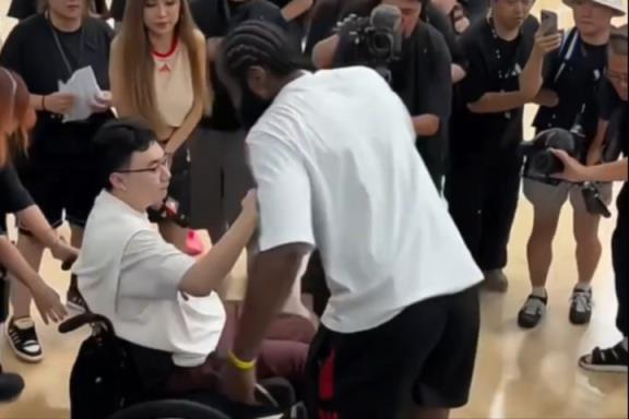 此前捐助的槍擊案幸存者！哈登中國行再見郝同學(xué)并送上暖心擁抱