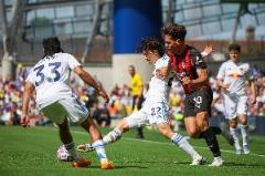 記者：亞沙里在隊(duì)內(nèi)訓(xùn)練中因碰撞受傷，情況不太樂(lè)觀(guān)