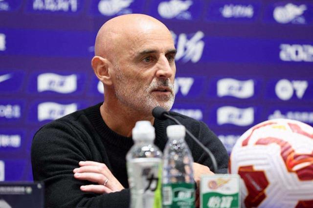 上港球迷安心了！穆斯卡特放棄歐洲聯(lián)賽執(zhí)教機(jī)會(huì)將留隊(duì)