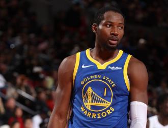 脾氣見長(zhǎng)！庫(kù)明加被驅(qū)逐：不滿判罰對(duì)峙抱怨 鼓掌挑釁裁判